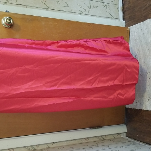 ❣️SOLD❣️NWT Frederick's Of Hollywood Rosalina Rose Lace And Satin Gown in Red - Picture 11 of 12